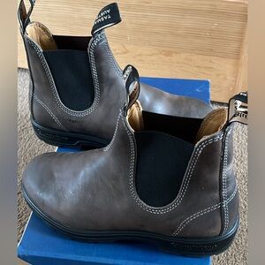Blundstone Chelsea Boot.  Women’s US 8.5.